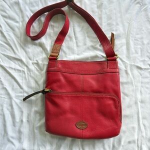 Fossil Red Pebbled Leather Morgan Traveler Crossbody bag